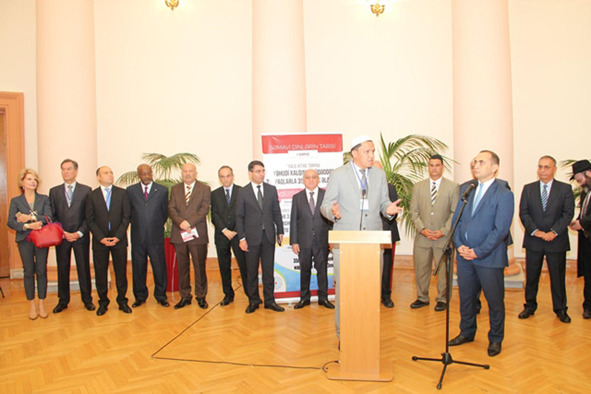 “Səmavi dinlərin tarixi”nin ilk sərgisi keçirilib (FOTO)