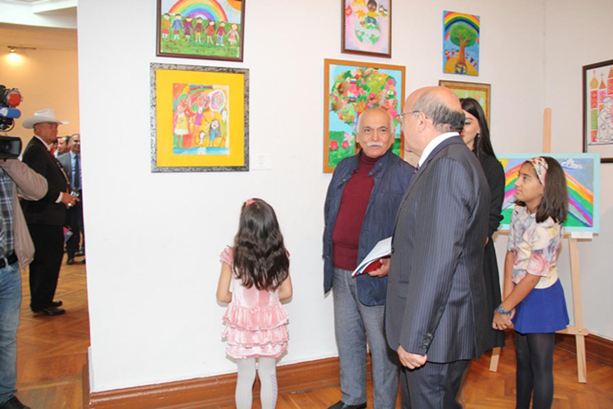 “Səmavi dinlərin tarixi”nin ilk sərgisi keçirilib (FOTO)