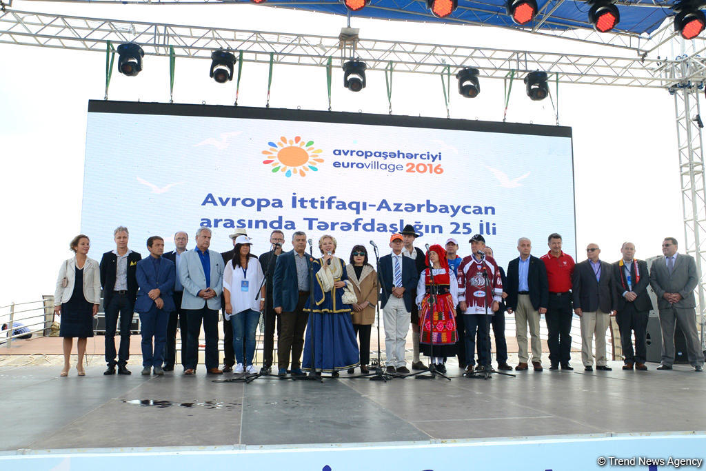 Bakıda "Avropa şəhərciyi" açıldı (FOTO)