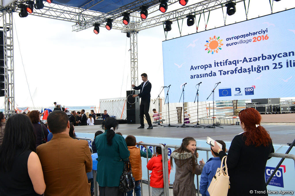 Bakıda "Avropa şəhərciyi" açıldı (FOTO)
