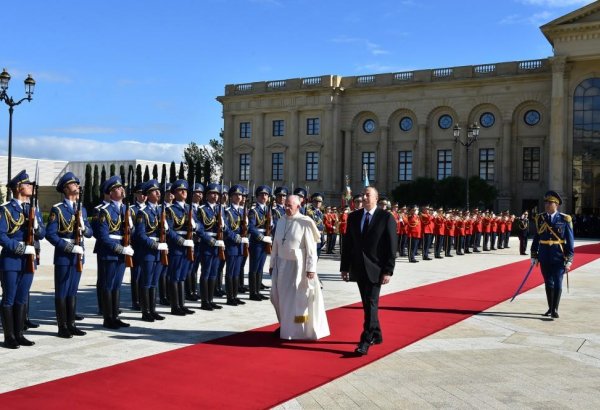 Roma Papası Fransiskin rəsmi qarşılanma mərasimi olub (YENİLƏNİB) (FOTO)