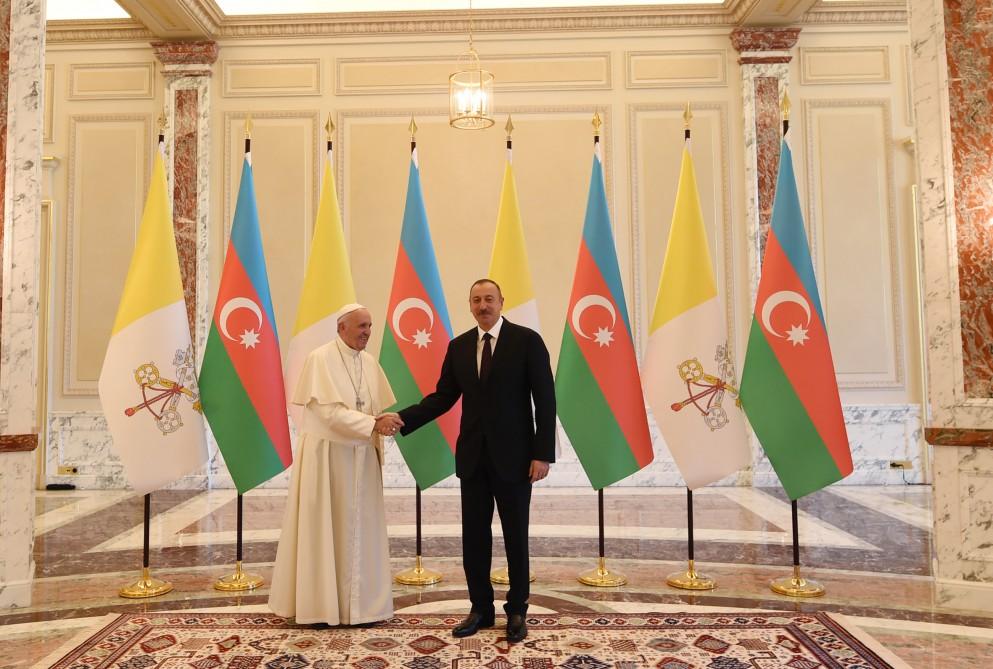 Roma Papası Fransiskin rəsmi qarşılanma mərasimi olub (YENİLƏNİB) (FOTO)