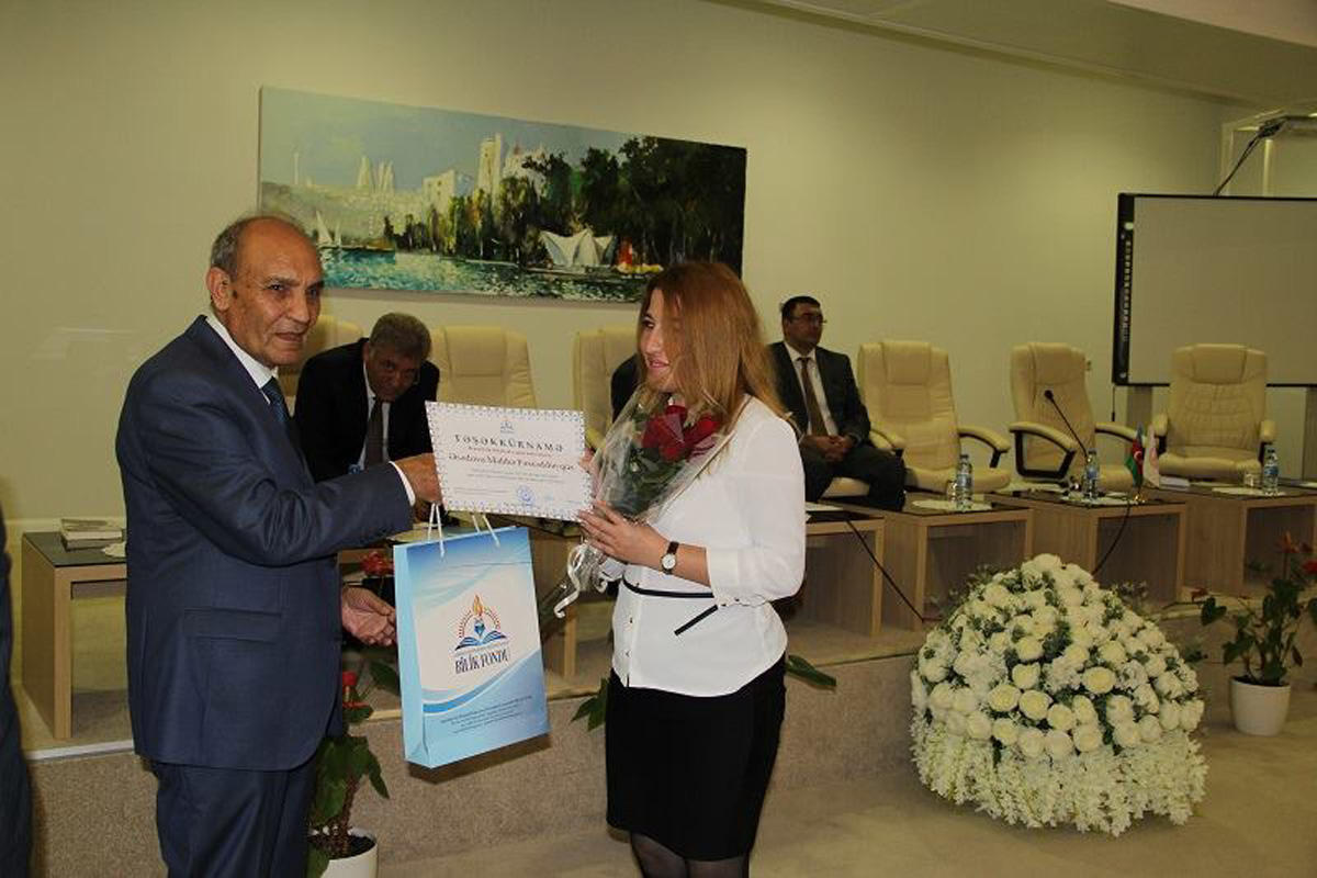 Bilik Fondu AMEA ilə birgə müəllimləri təbrik edib (FOTO)