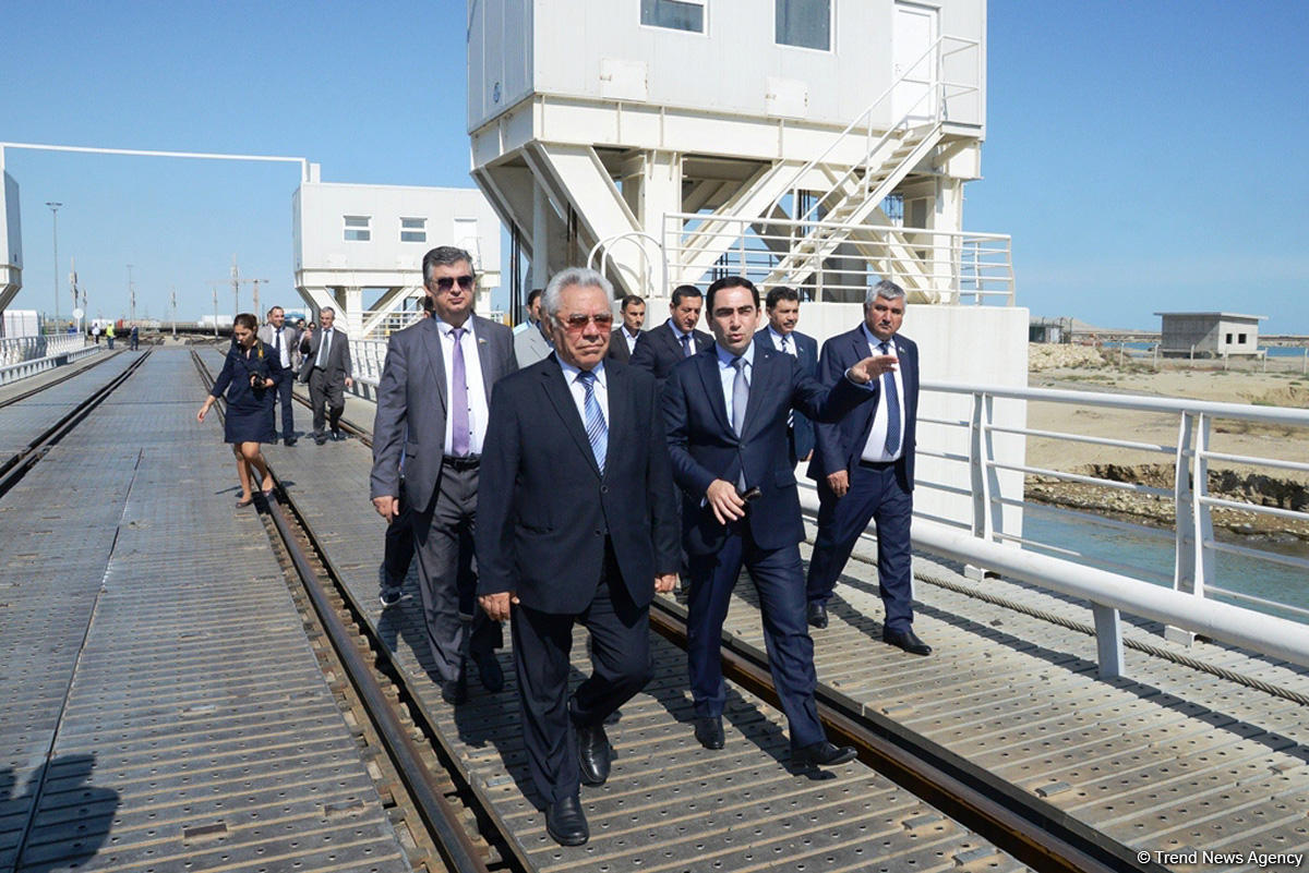Deputat: Bakı Beynəlxalq Dəniz Ticarət Limanı milyardlarla gəlir gətirəcək  (FOTO)