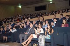Mehriban Əliyeva və Leyla Əliyeva “Əli və Nino” filminin premyerasında iştirak ediblər (FOTO)