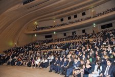 Mehriban Əliyeva və Leyla Əliyeva “Əli və Nino” filminin premyerasında iştirak ediblər (FOTO)