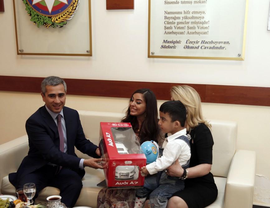Heydər Əliyev Fondunun vitse-prezidenti Leyla Əliyeva sağlamlıq imkanları məhdud uşaqlar üçün sosial xidmət müəssisəsi və uşaq evlərində olub (FOTO)