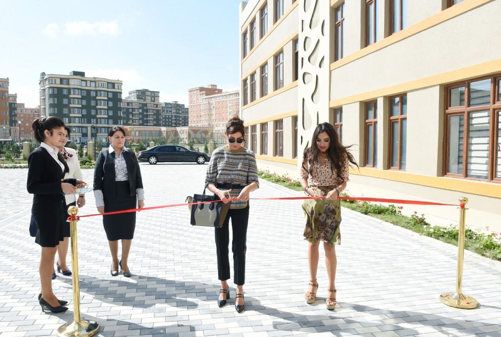 Mehriban Əliyeva Masazırda Heydər Əliyev Fondunun dəstəyi ilə inşa olunan tam orta məktəbin açılışında iştirak edib (FOTO)