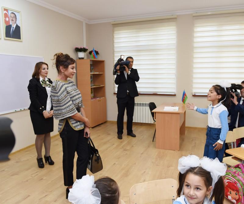 Mehriban Əliyeva Masazırda Heydər Əliyev Fondunun dəstəyi ilə inşa olunan tam orta məktəbin açılışında iştirak edib (FOTO)