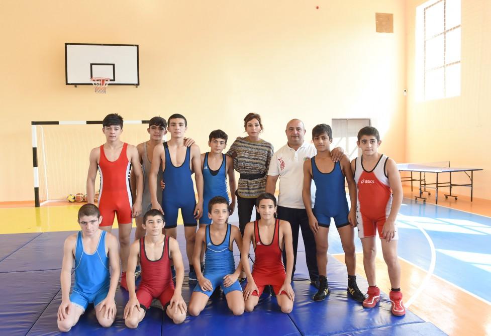 Mehriban Əliyeva Masazırda Heydər Əliyev Fondunun dəstəyi ilə inşa olunan tam orta məktəbin açılışında iştirak edib (FOTO)