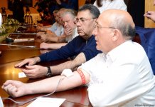 Rəsmilər də qan verdilər (FOTO)