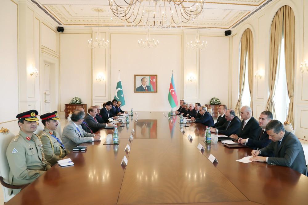 Prezident İlham Əliyevlə Pakistanın Baş naziri arasında geniş tərkibdə danışıqlar olub (FOTO) (YENİLƏNİB)