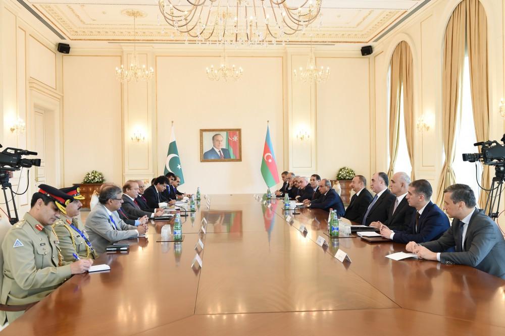 Prezident İlham Əliyevlə Pakistanın Baş naziri arasında geniş tərkibdə danışıqlar olub (FOTO) (YENİLƏNİB)