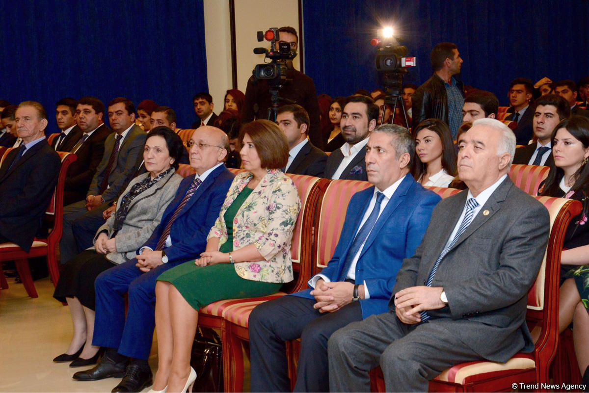 Bakıda "Müstəqilliyin 25 ili: Müstəqilliyin yaşıdları" mövzusunda konfrans keçirilib (FOTO)