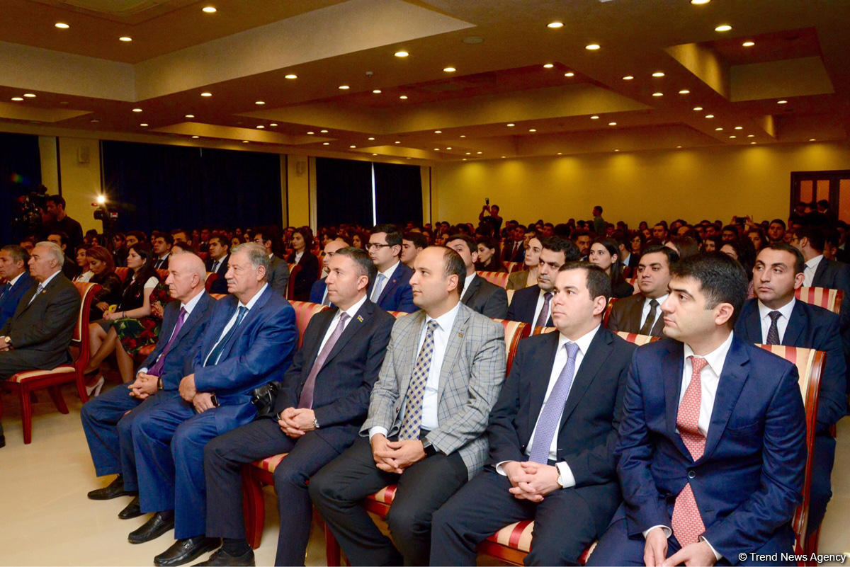 Bakıda "Müstəqilliyin 25 ili: Müstəqilliyin yaşıdları" mövzusunda konfrans keçirilib (FOTO)