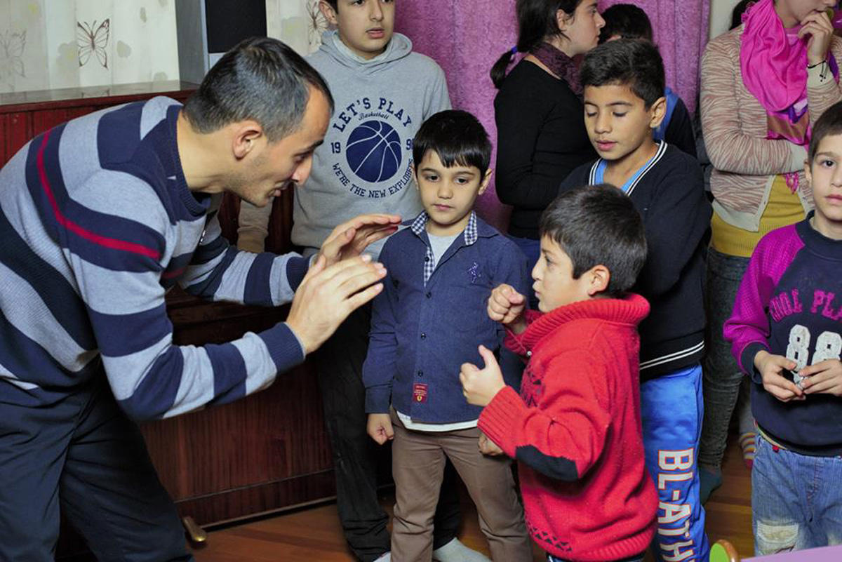 Azərbaycan idmançıları uşaqları sevindirdilər (FOTO)
