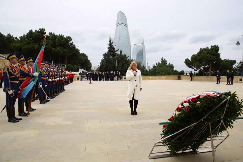 Xorvatiya Prezidenti Şəhidlər xiyabanını ziyarət edib  (FOTO)