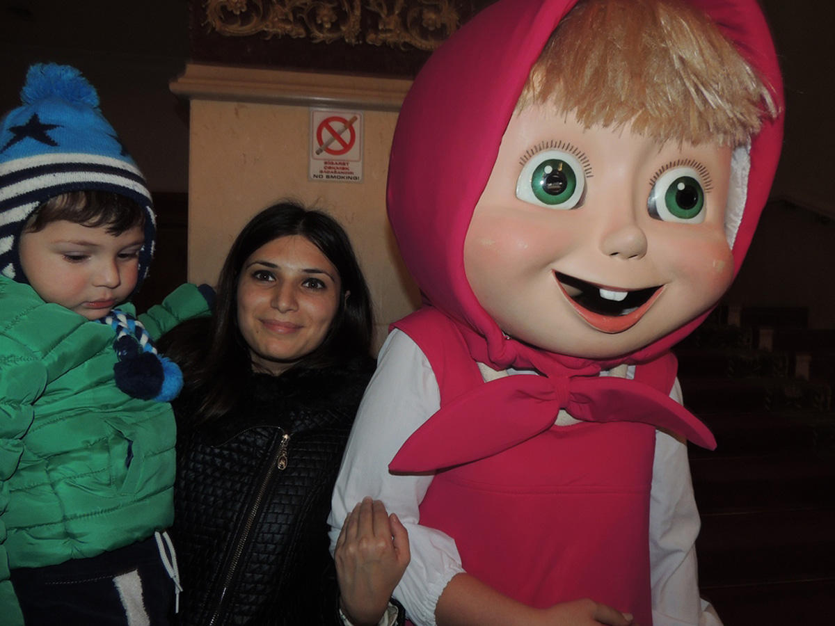 "Maşa və Ayı" Bakıda xoşbəxtlik sandığı tapdılar (FOTO)