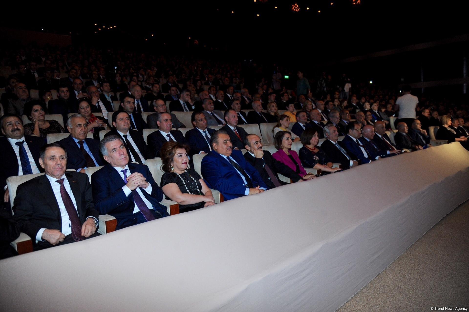 Əli Həsənov: İnternet teleradio məkanını daraltsa da, Azərbaycan teleradiosu əhalinin 85%-nin informasiya ehtiyacını ödəyir (FOTO)