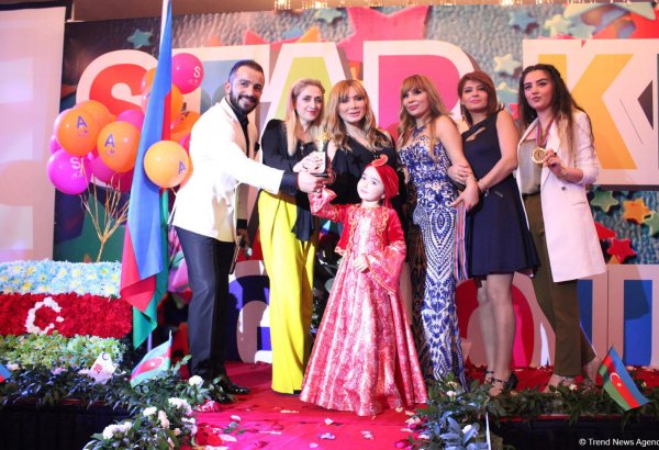 Bakıda Bayraq Gününə həsr olunmuş moda şousu keçirilib (FOTO)