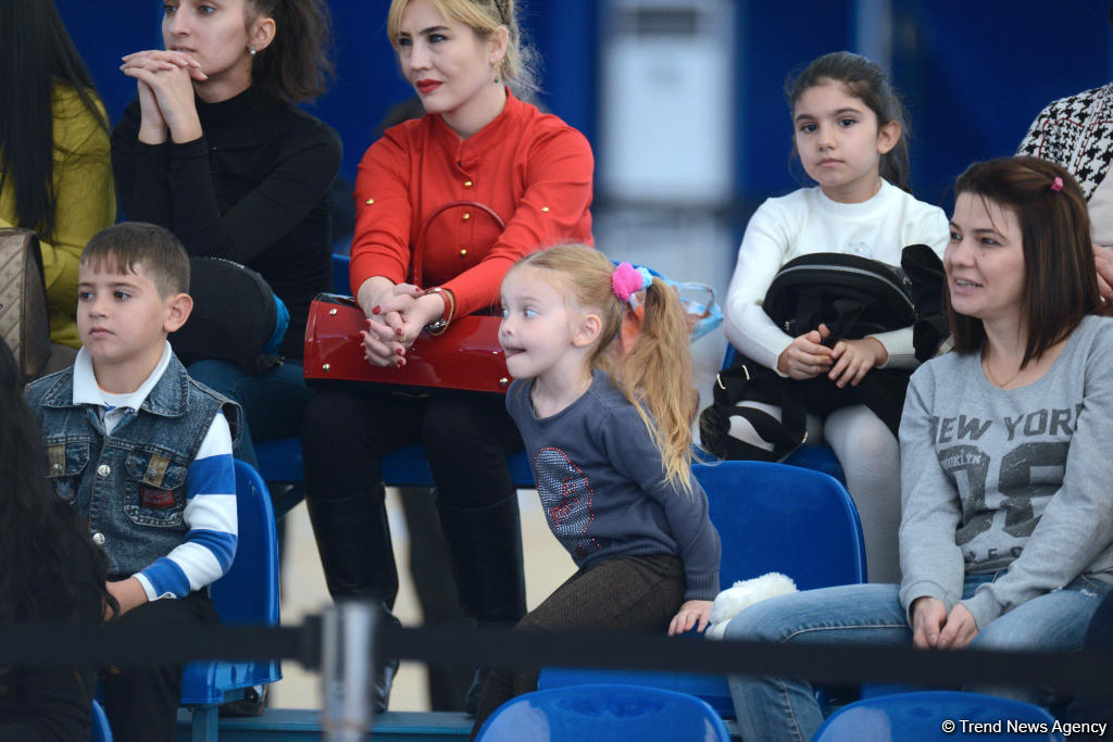 Bakıda akrobatika gimnastikası üzrə çempionat başlayıb (FOTO)