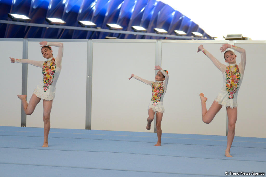 Bakıda akrobatika gimnastikası üzrə çempionat başlayıb (FOTO)