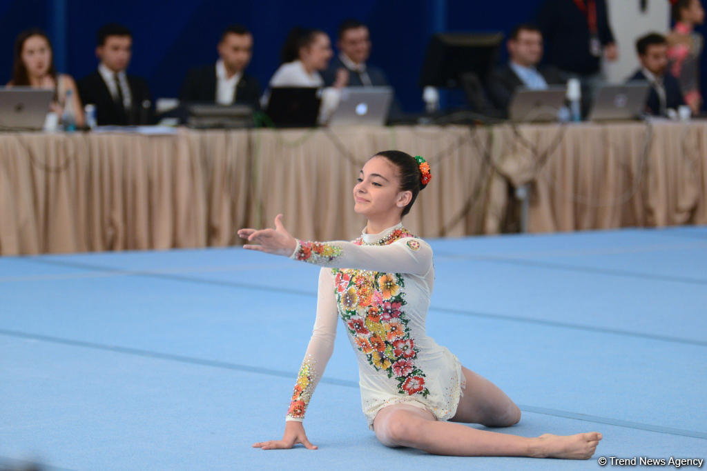Bakıda akrobatika gimnastikası üzrə çempionat başlayıb (FOTO)