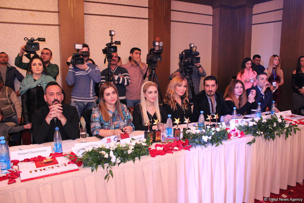 Bakıda Bayraq Gününə həsr olunmuş moda şousu keçirilib (FOTO)