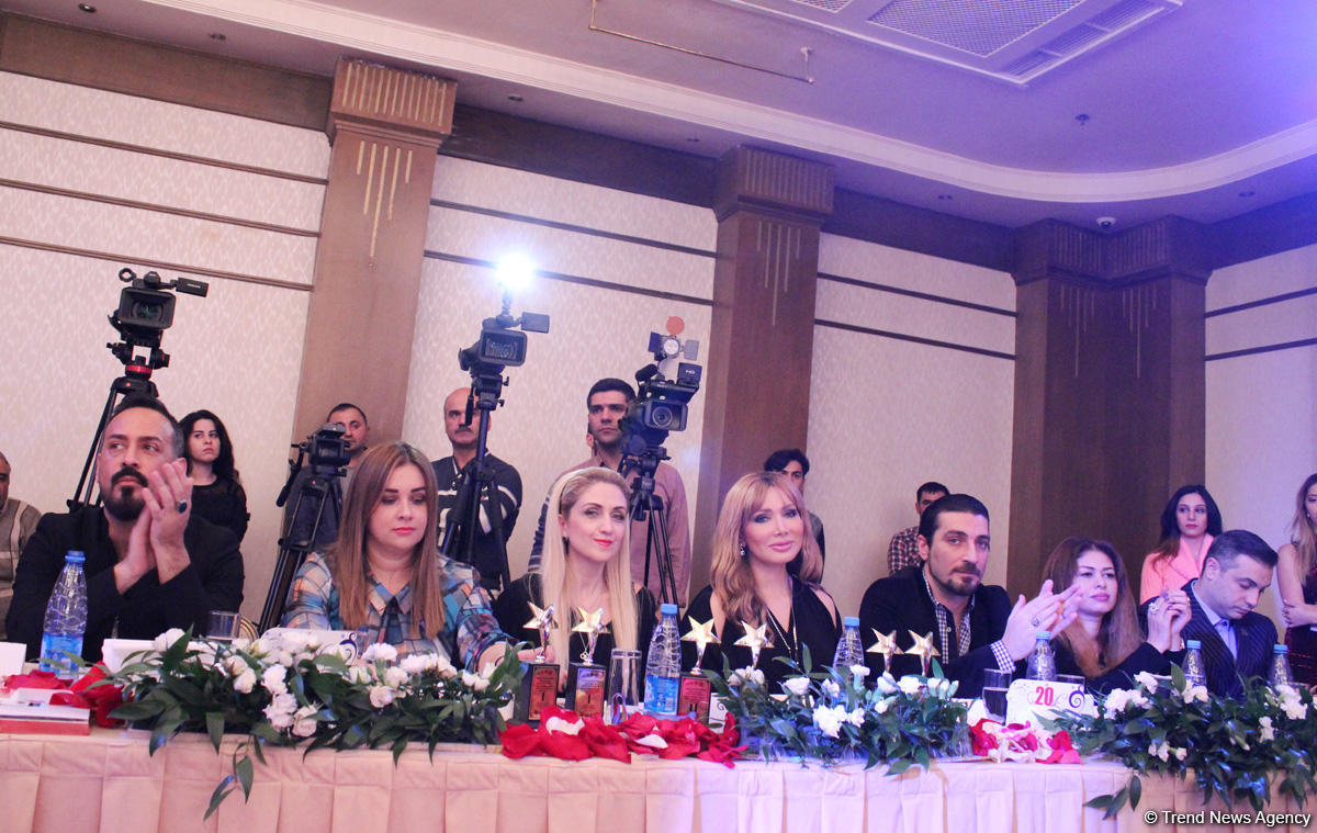 Bakıda Bayraq Gününə həsr olunmuş moda şousu keçirilib (FOTO)