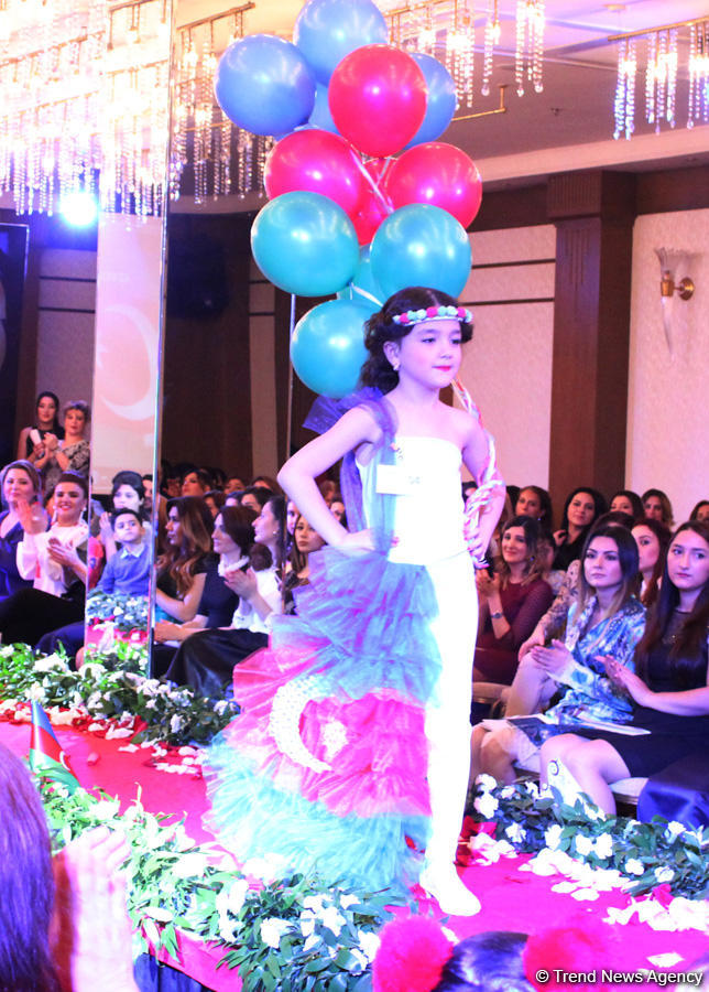 Bakıda Bayraq Gününə həsr olunmuş moda şousu keçirilib (FOTO)