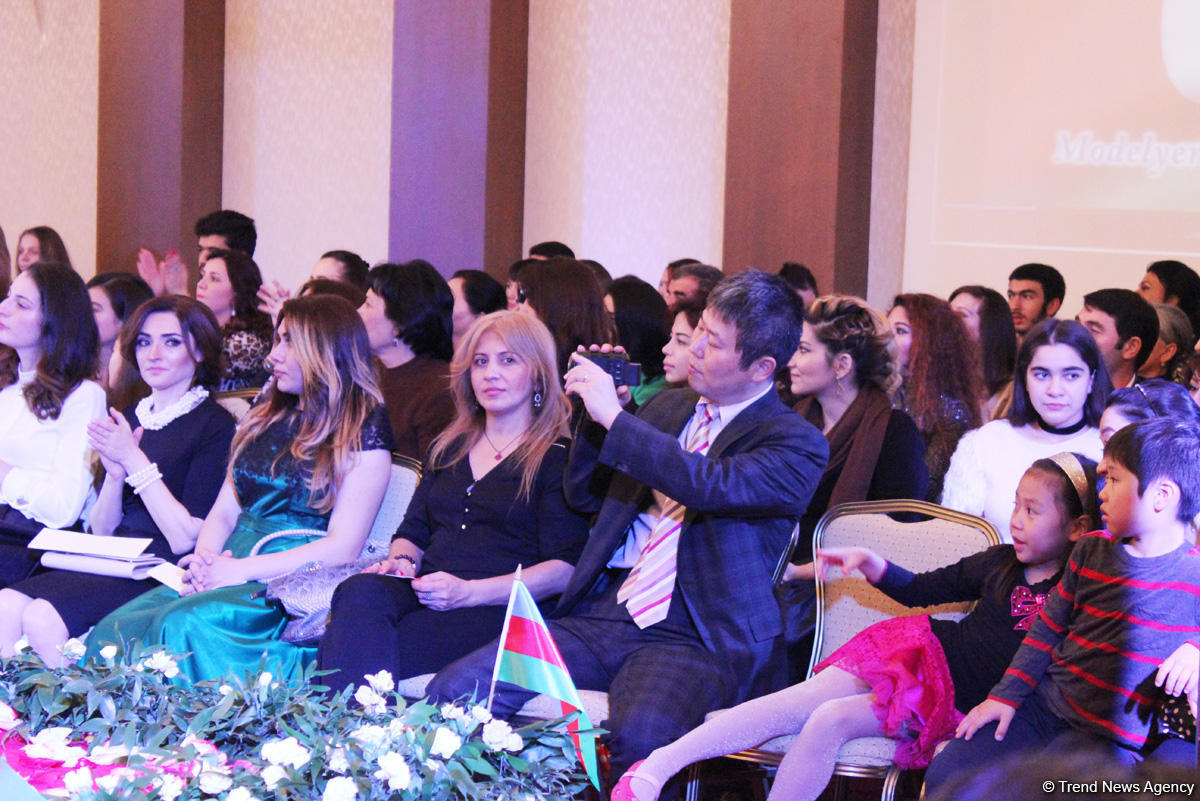 Bakıda Bayraq Gününə həsr olunmuş moda şousu keçirilib (FOTO)