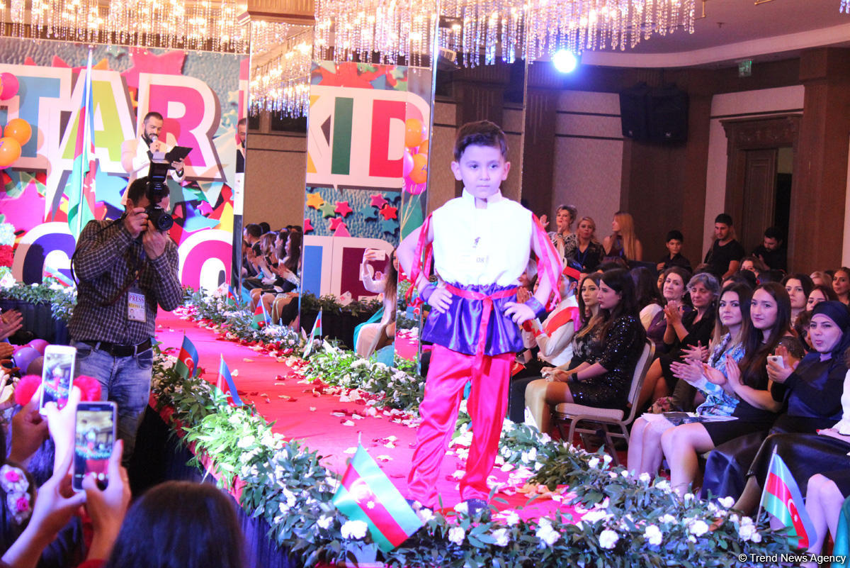 Bakıda Bayraq Gününə həsr olunmuş moda şousu keçirilib (FOTO)