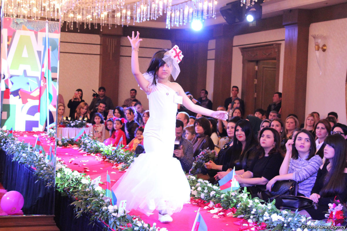 Bakıda Bayraq Gününə həsr olunmuş moda şousu keçirilib (FOTO)