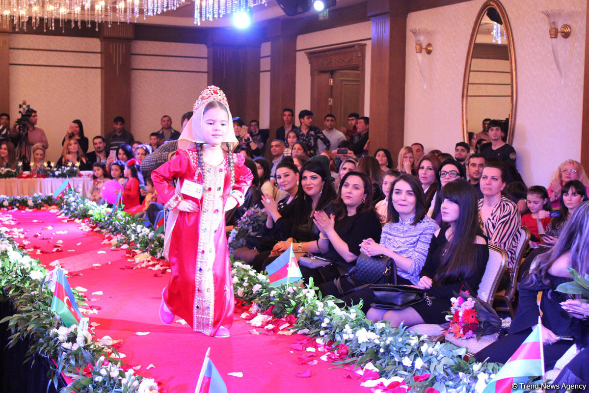 Bakıda Bayraq Gününə həsr olunmuş moda şousu keçirilib (FOTO)