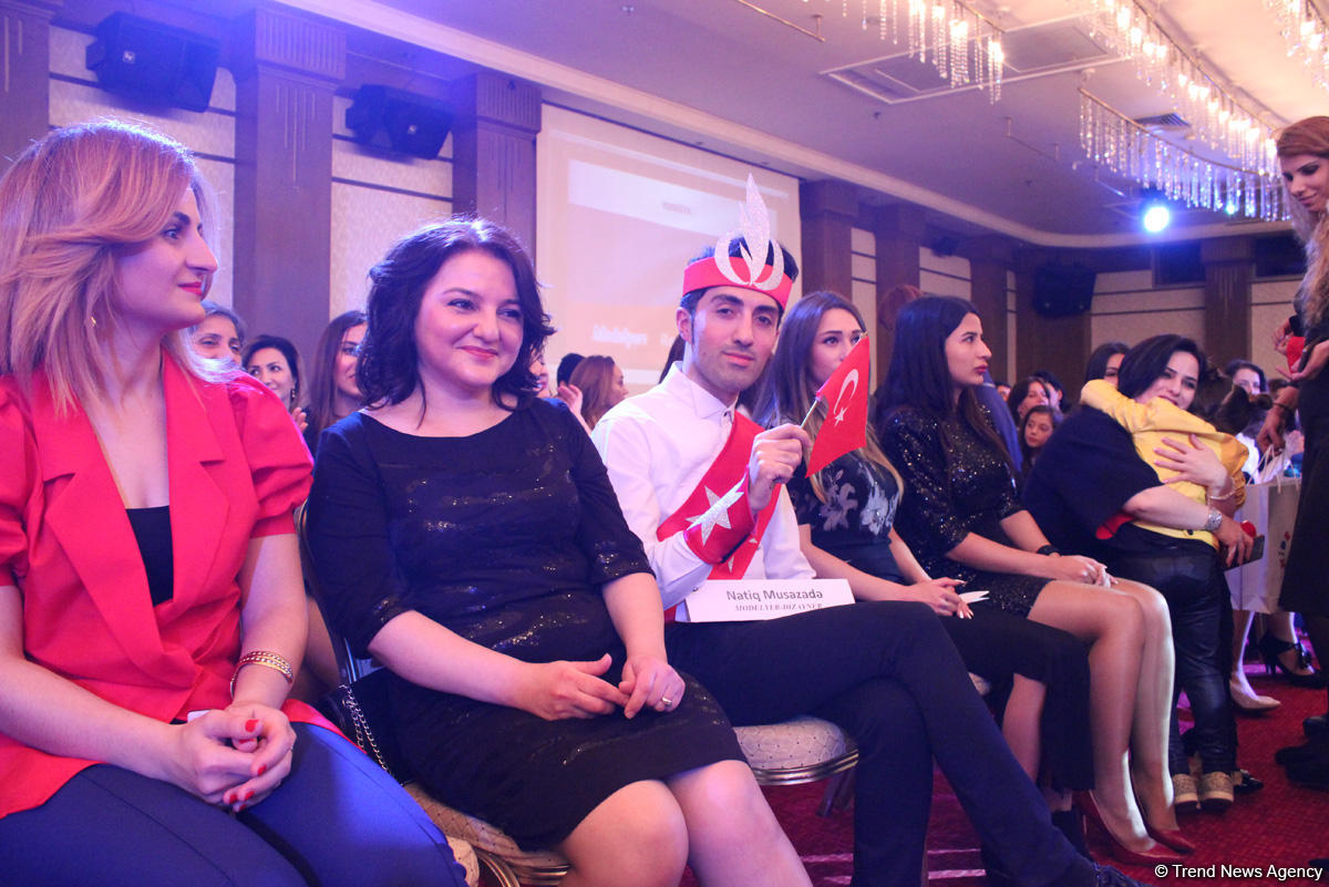Bakıda Bayraq Gününə həsr olunmuş moda şousu keçirilib (FOTO)