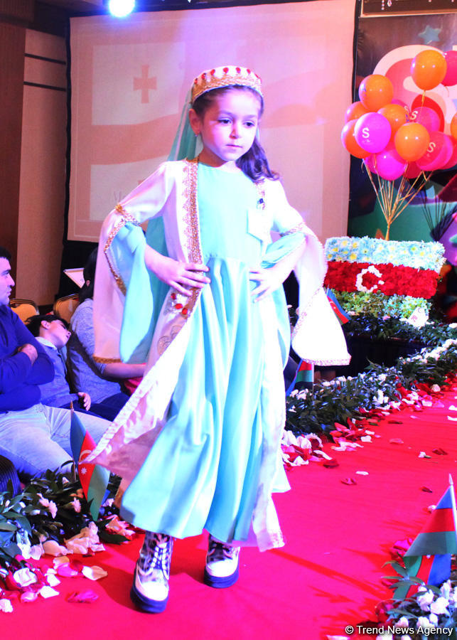 Bakıda Bayraq Gününə həsr olunmuş moda şousu keçirilib (FOTO)