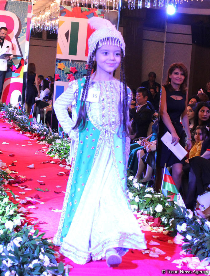 Bakıda Bayraq Gününə həsr olunmuş moda şousu keçirilib (FOTO)