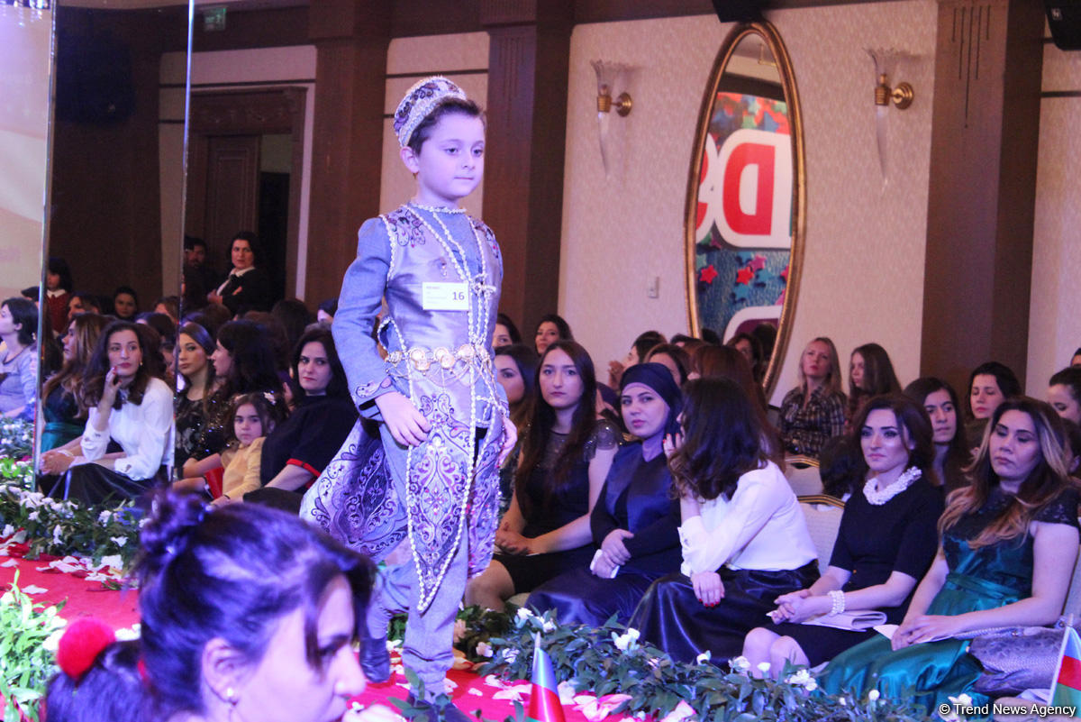 Bakıda Bayraq Gününə həsr olunmuş moda şousu keçirilib (FOTO)