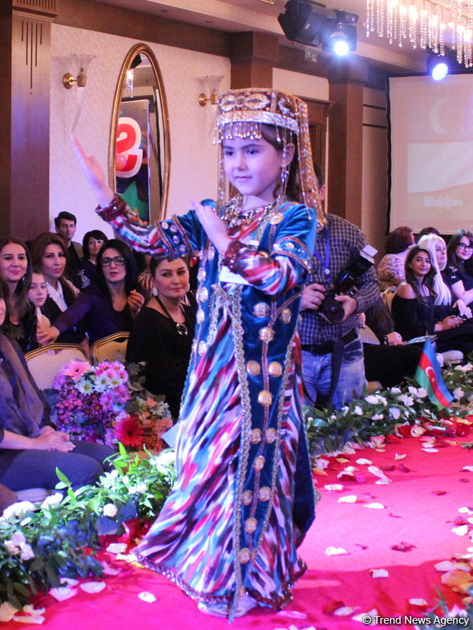 Bakıda Bayraq Gününə həsr olunmuş moda şousu keçirilib (FOTO)