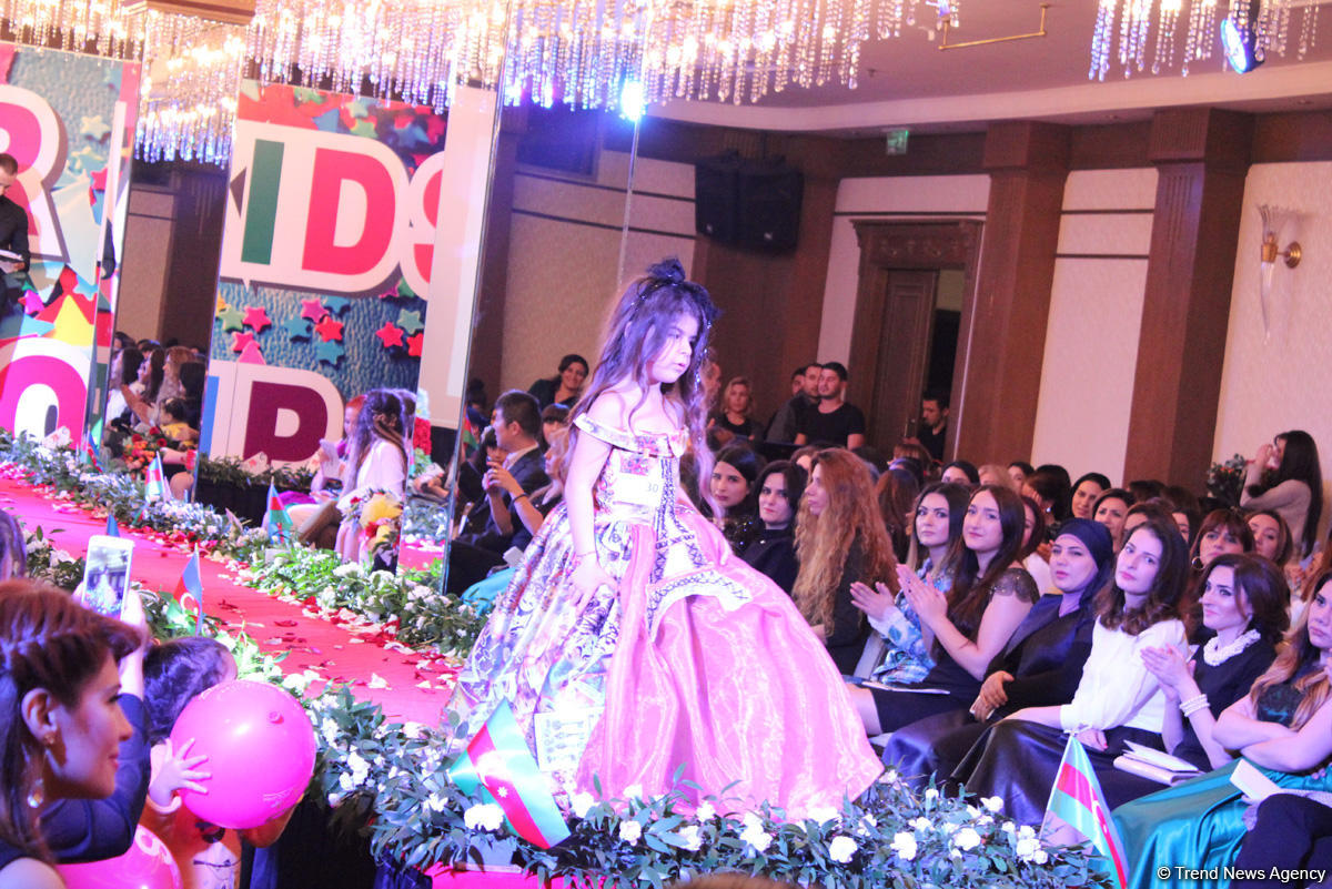 Bakıda Bayraq Gününə həsr olunmuş moda şousu keçirilib (FOTO)