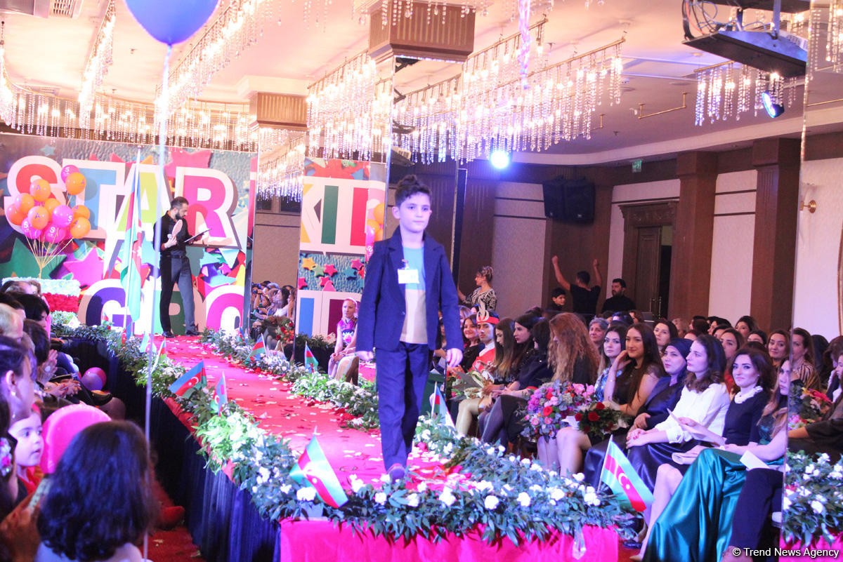 Bakıda Bayraq Gününə həsr olunmuş moda şousu keçirilib (FOTO)