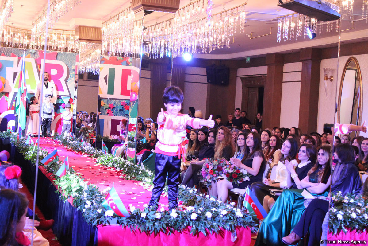 Bakıda Bayraq Gününə həsr olunmuş moda şousu keçirilib (FOTO)