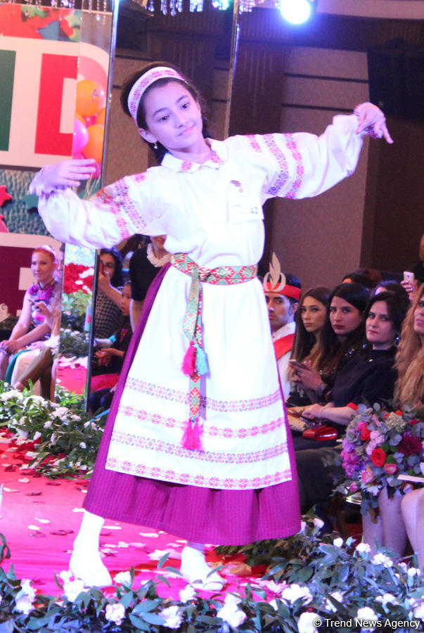 Bakıda Bayraq Gününə həsr olunmuş moda şousu keçirilib (FOTO)