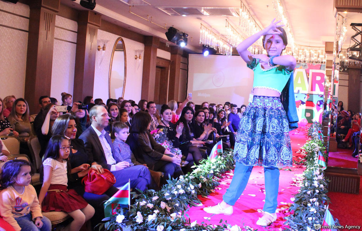 Bakıda Bayraq Gününə həsr olunmuş moda şousu keçirilib (FOTO)