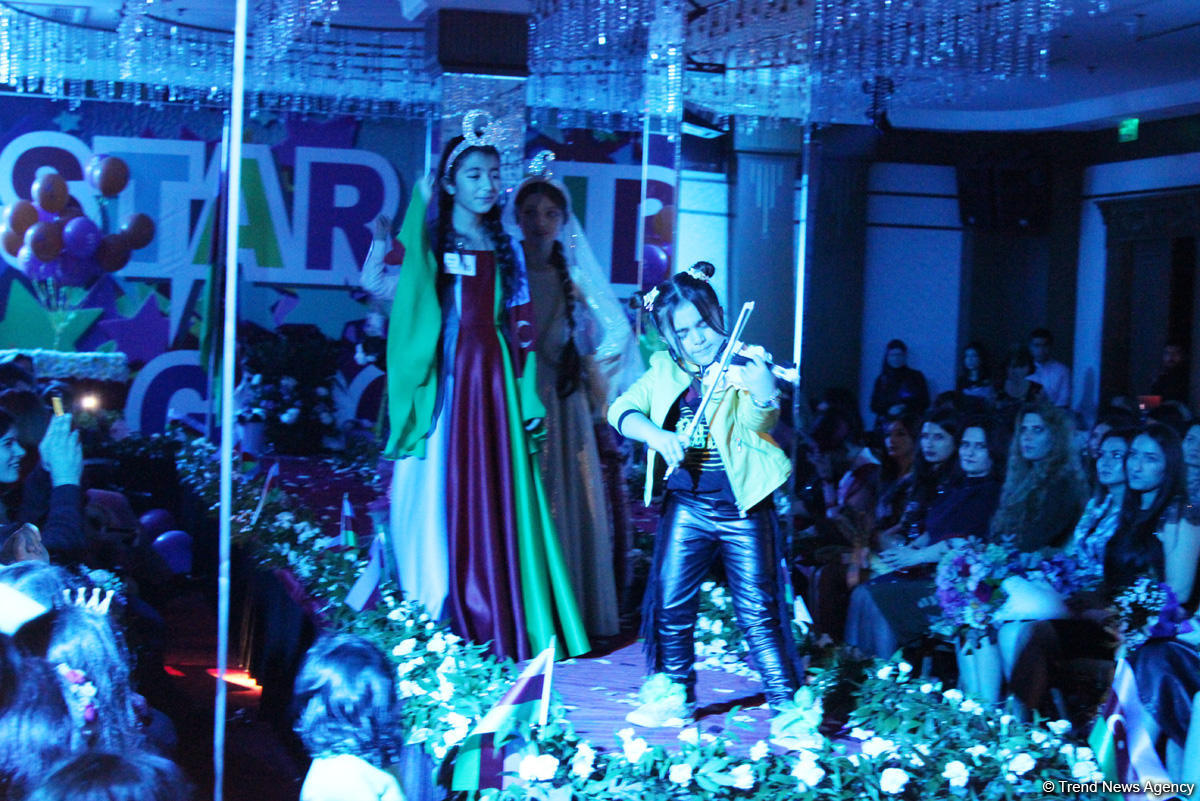 Bakıda Bayraq Gününə həsr olunmuş moda şousu keçirilib (FOTO)