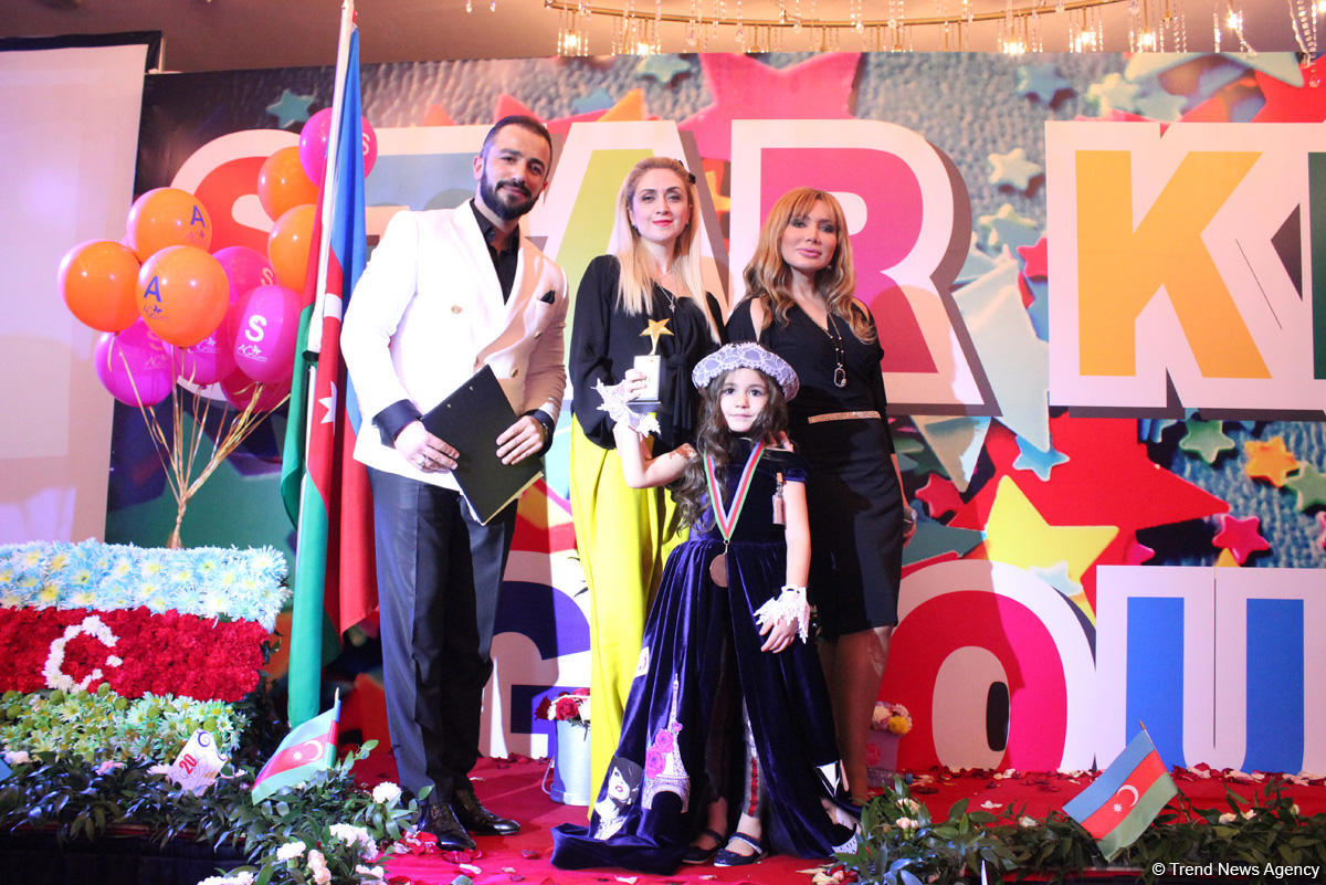 Bakıda Bayraq Gününə həsr olunmuş moda şousu keçirilib (FOTO)
