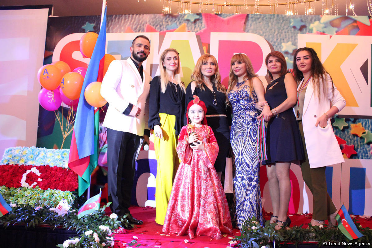 Bakıda Bayraq Gününə həsr olunmuş moda şousu keçirilib (FOTO)