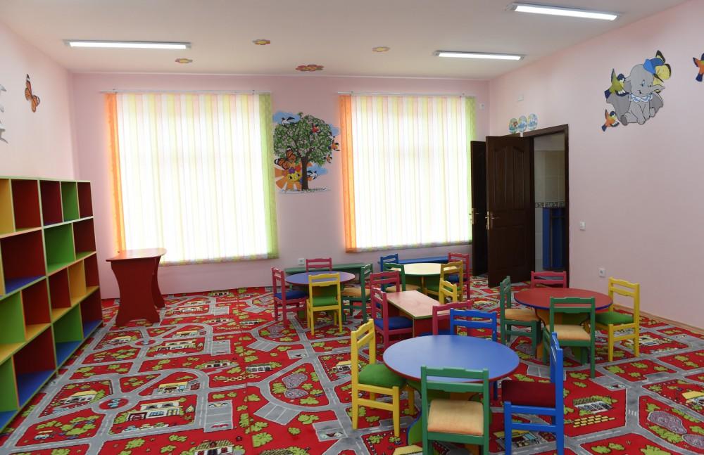 İlham Əliyev Heydər Əliyev Fondunun təşəbbüsü ilə inşa olunan 8 saylı körpələr evi-uşaq bağçasının açılışında iştirak edib (FOTO)