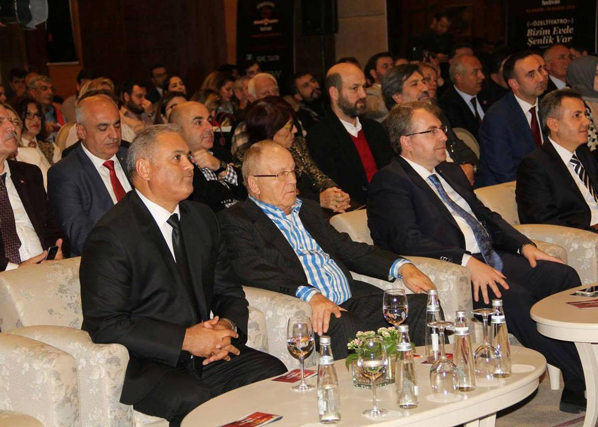 Bakı Uşaq Teatrı İstanbulda beynəlxalq festivala qatılıb (FOTO)