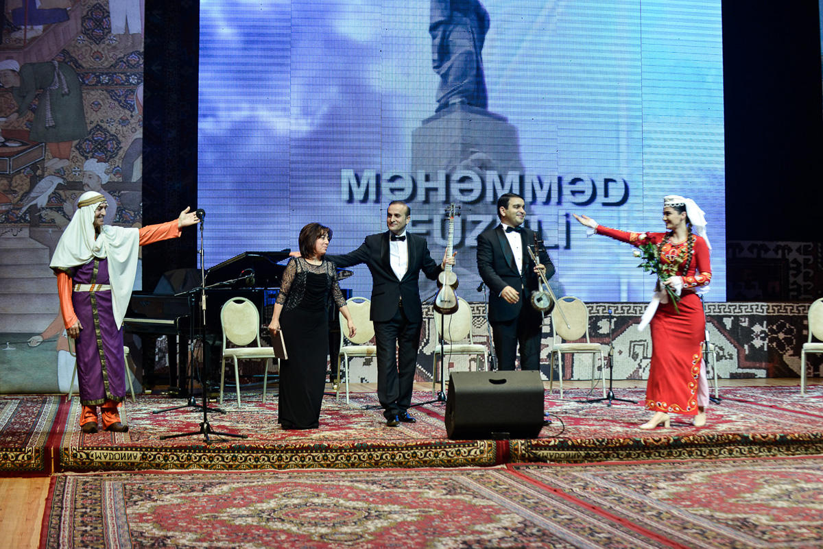 "Məhəmməd Füzulinin qəzəl dünyası" muğam gecəsi keçirilib (FOTO)